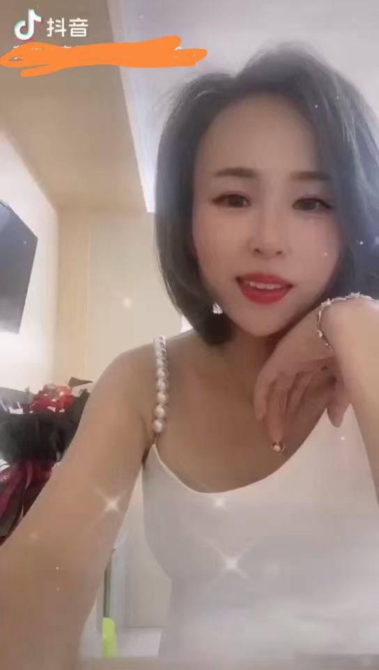 虎泉大奶性感妹子