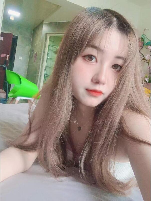 杨家湾 刚下水00后嫩妹